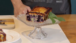 Veja como fazer bolo de uva colorido sem usar açúcar (Reprodução)